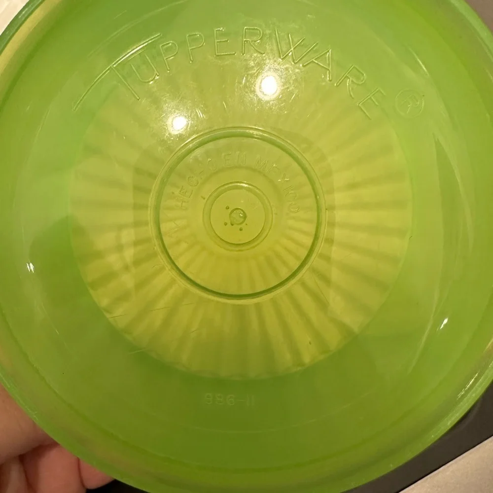 Vintage Tupperware Set of 6 Servalier Bowls w/ Lids #886 886-11 Red Yellow Green